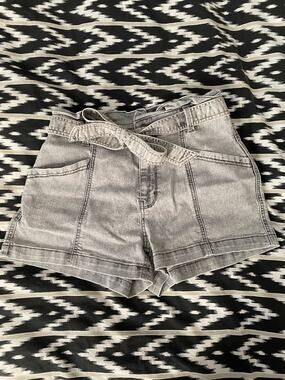 Universal Thread Acid Wash Gray Paperbag Belted High Rise Shorts Size 6
